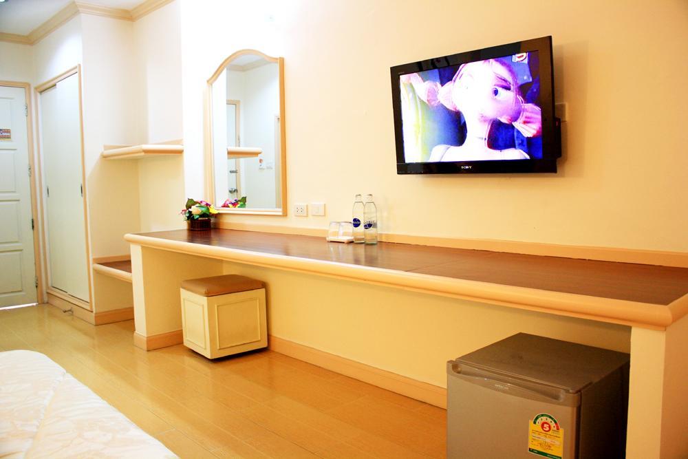 P.A. Ville Hotel 나콘사완 외부 사진