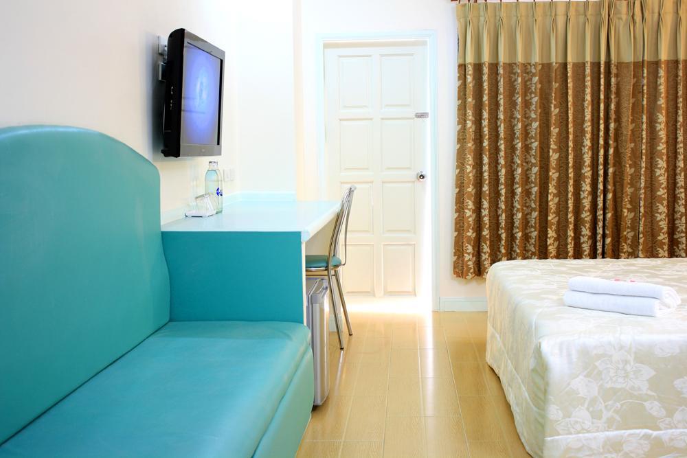 P.A. Ville Hotel 나콘사완 외부 사진