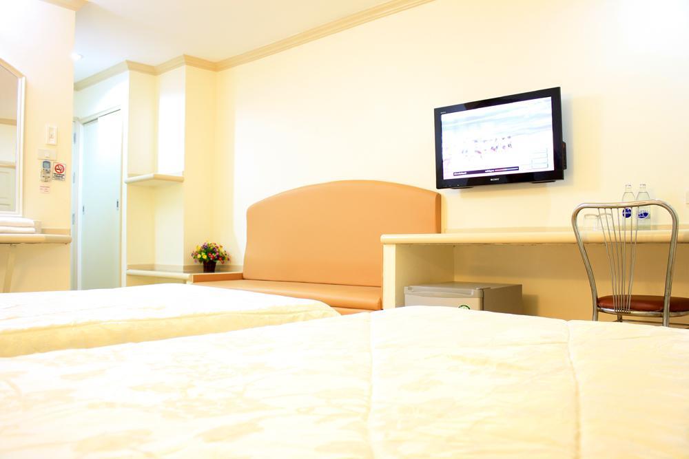 P.A. Ville Hotel 나콘사완 외부 사진