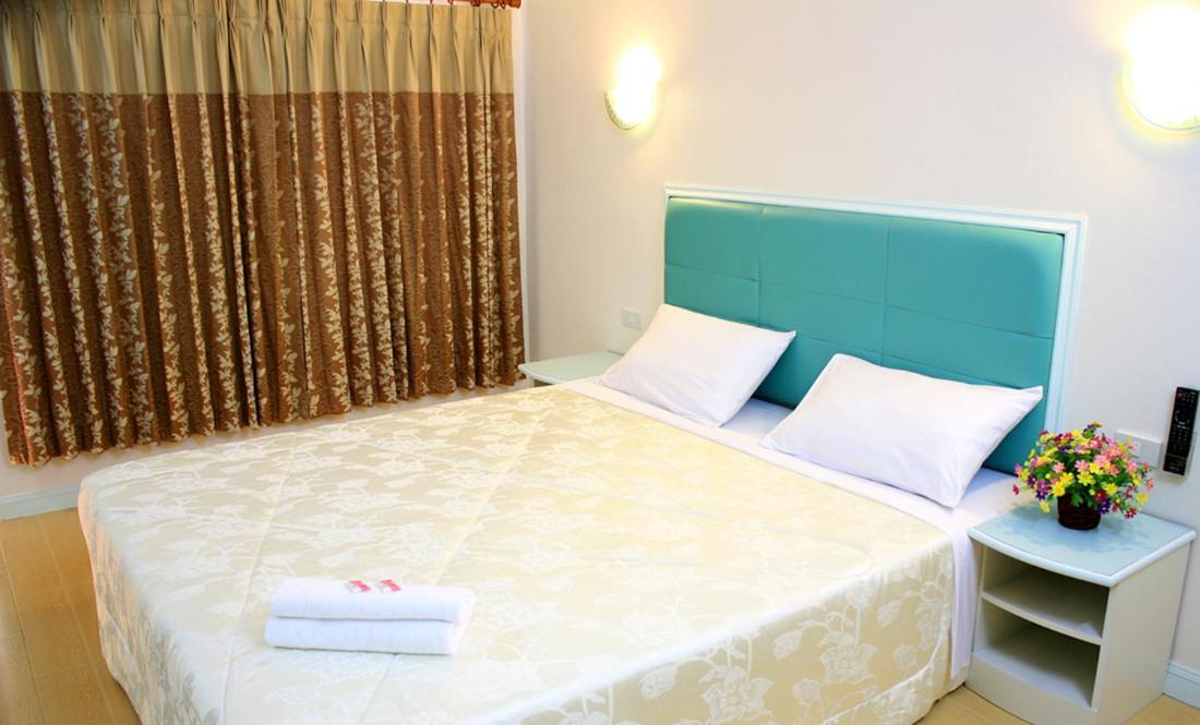 P.A. Ville Hotel 나콘사완 외부 사진