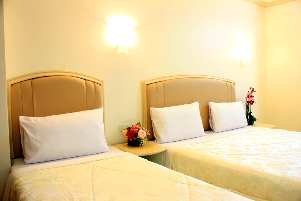 P.A. Ville Hotel 나콘사완 외부 사진