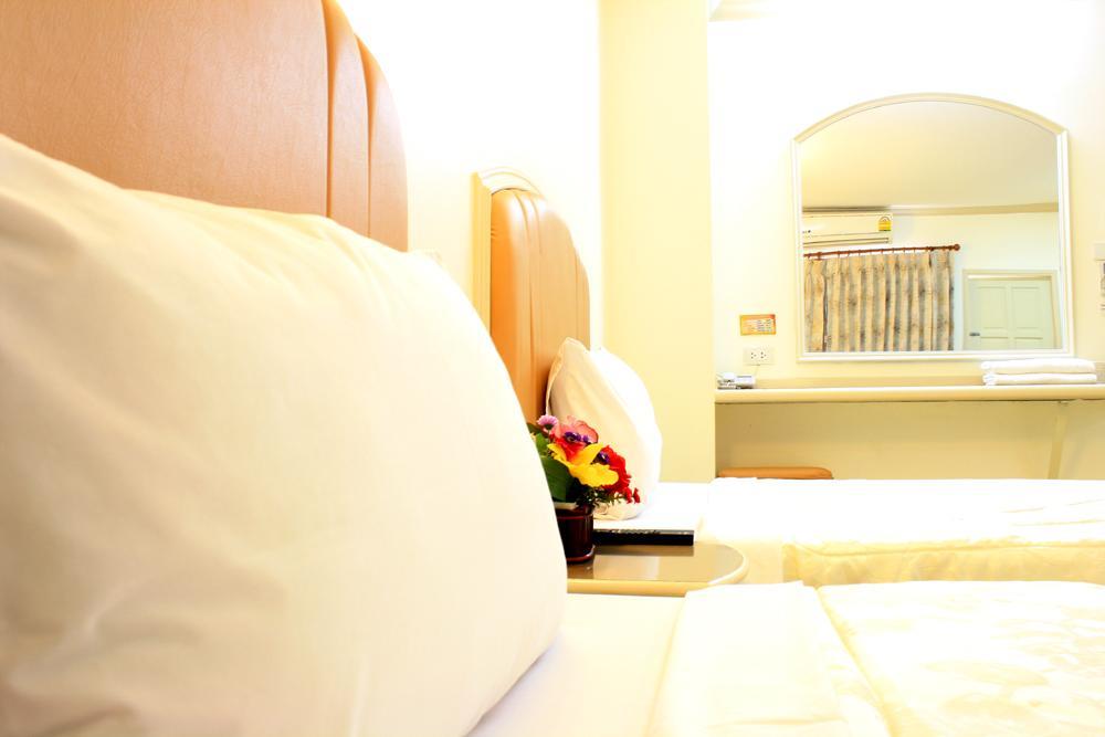 P.A. Ville Hotel 나콘사완 외부 사진