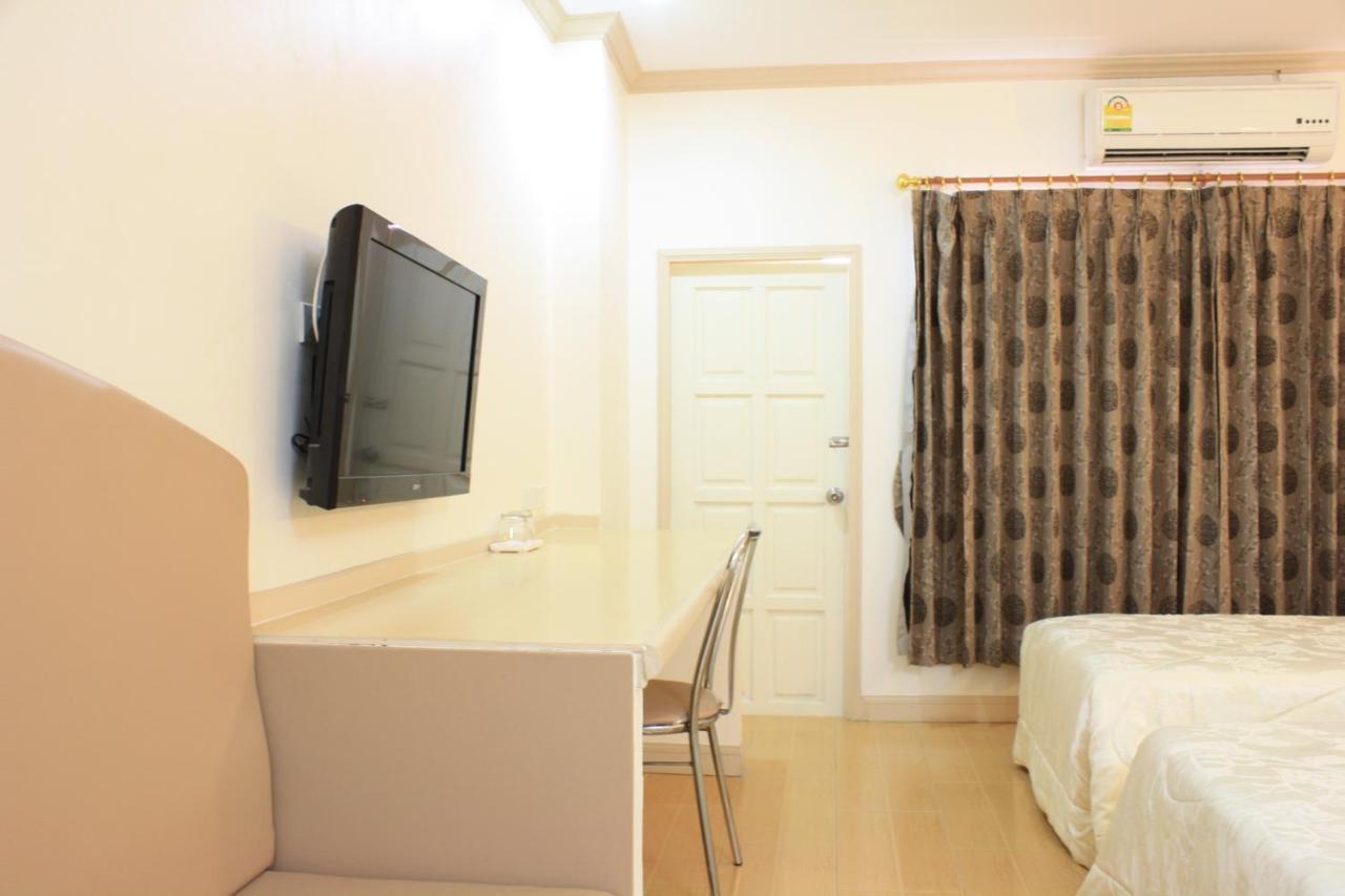 P.A. Ville Hotel 나콘사완 외부 사진