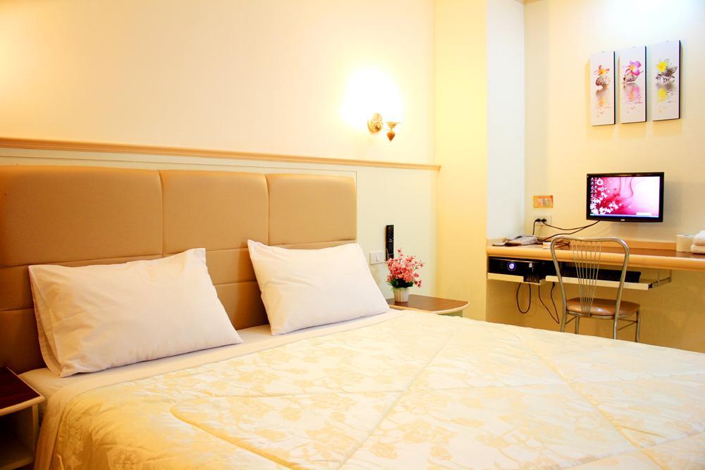 P.A. Ville Hotel 나콘사완 외부 사진